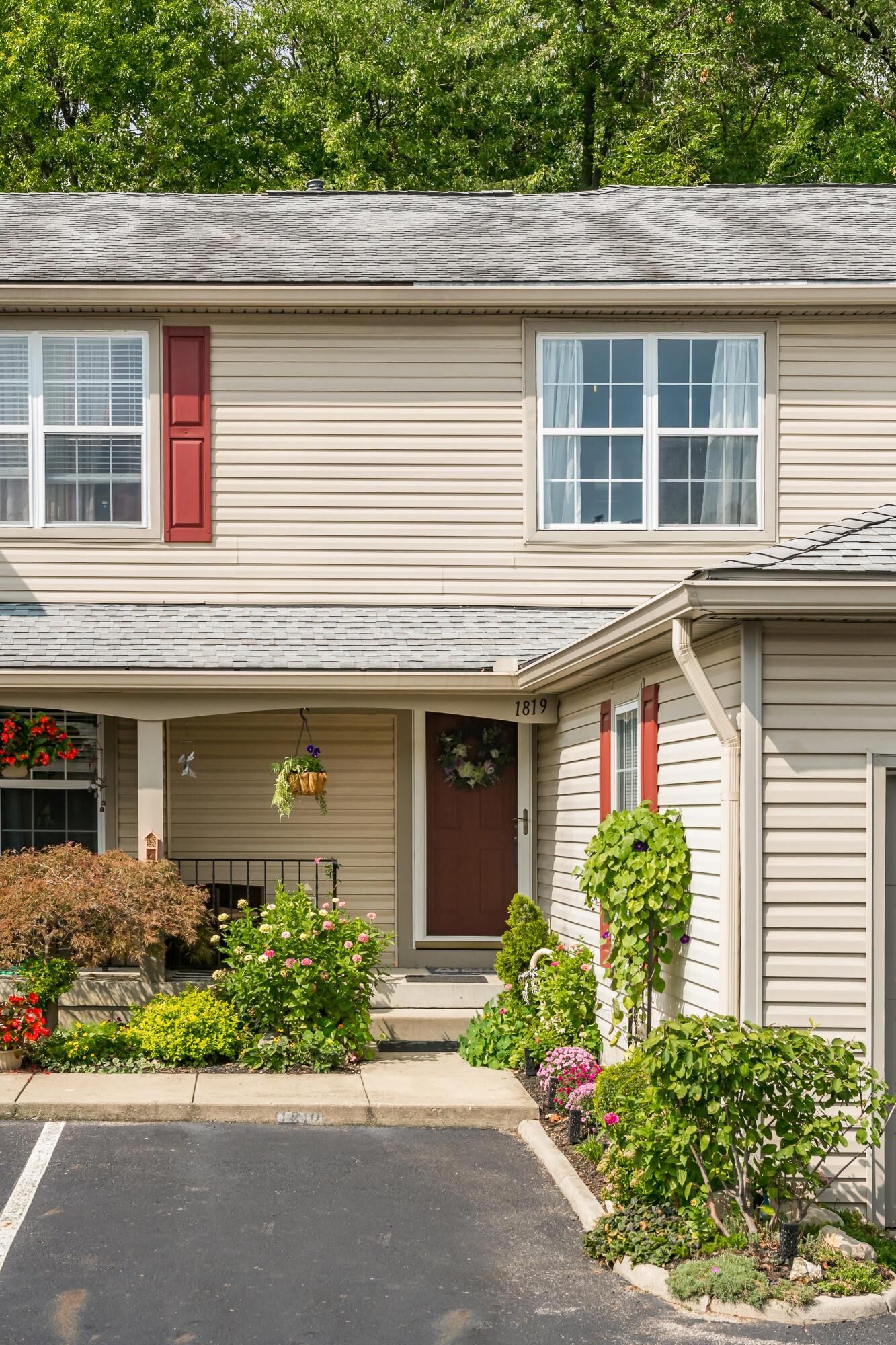 Property Photo:  1819 Ridgebury Drive  OH 43026 