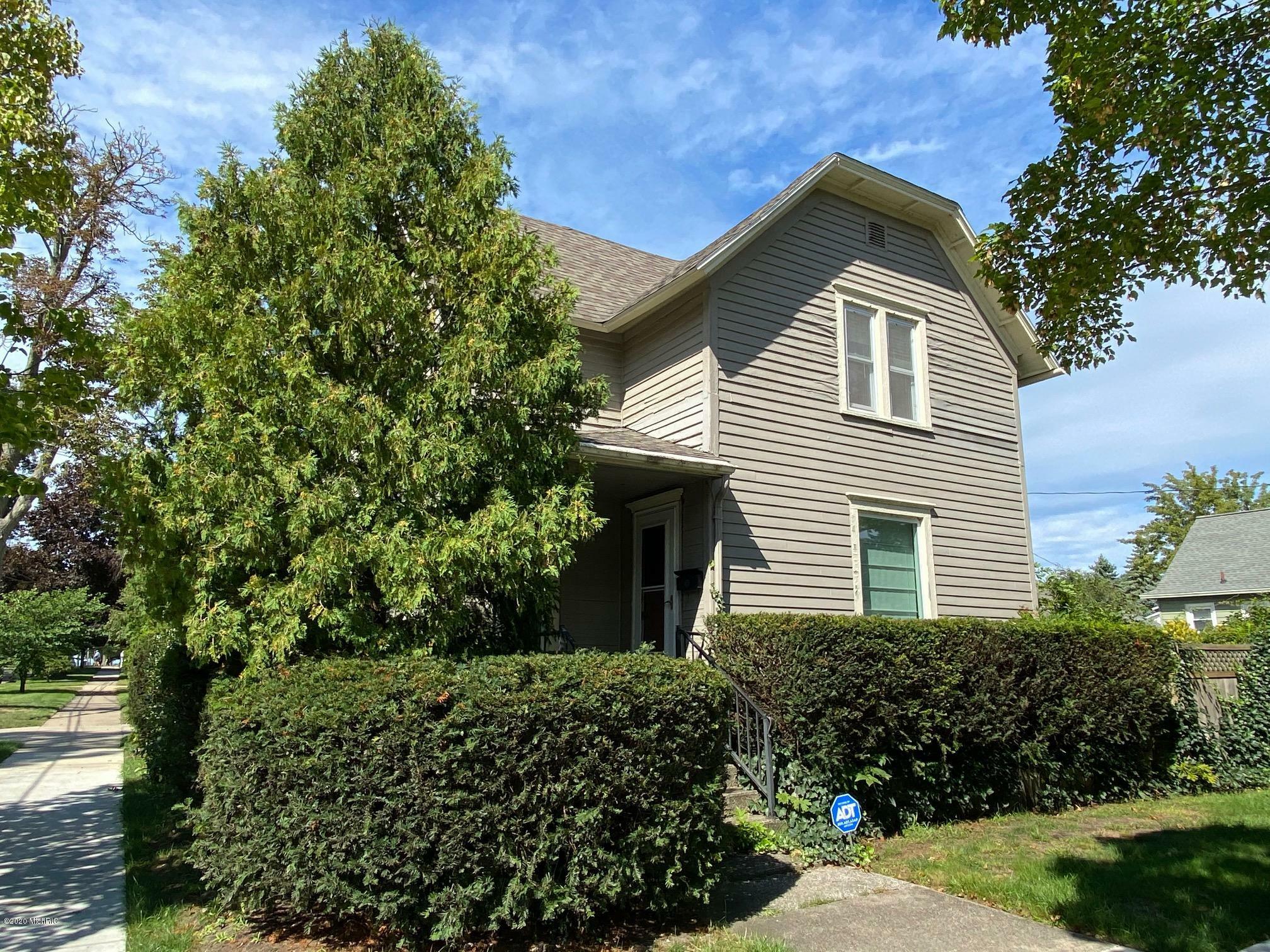 Property Photo:  514 Indiana Avenue  MI 49090 