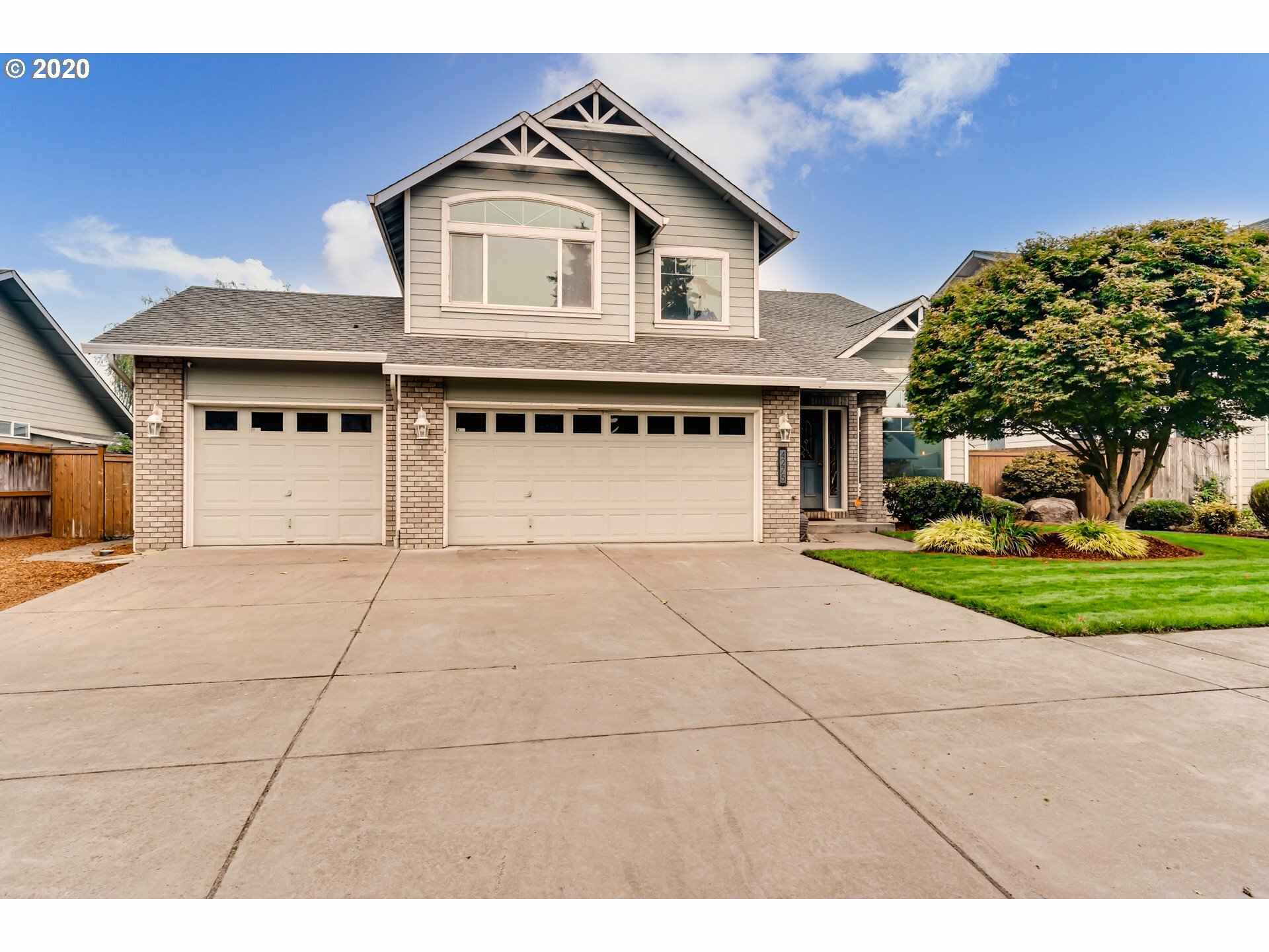 Property Photo: 4275 Hyacinth St OR 97404