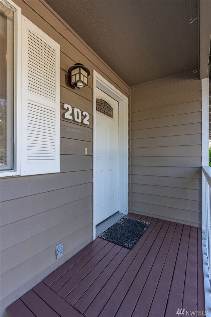 Property Photo:  202  Cashmere Lane  WA 98247 