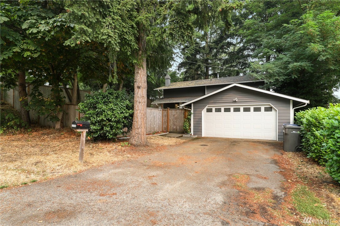 Property Photo:  2500 SW 104th St  WA 98146 