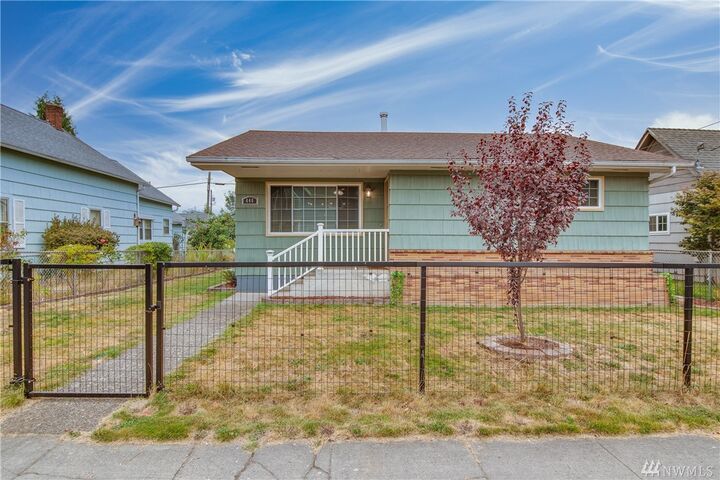 Property Photo: 446 3rd Ave SW WA 98611
