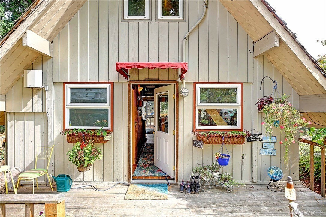 Property Photo:  1265 E Camano Dr  WA 98282 