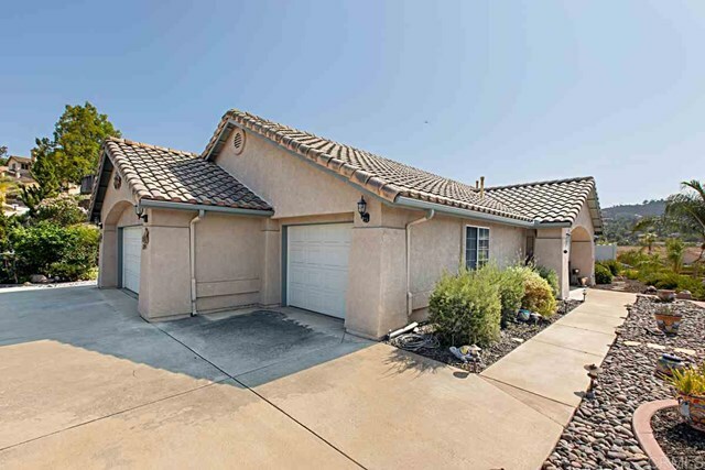 Property Photo:  12033 Sterling Hill Ln  CA 92040 