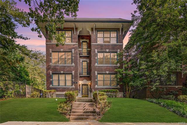 Property Photo: 5375 Pershing Avenue 2W 63112