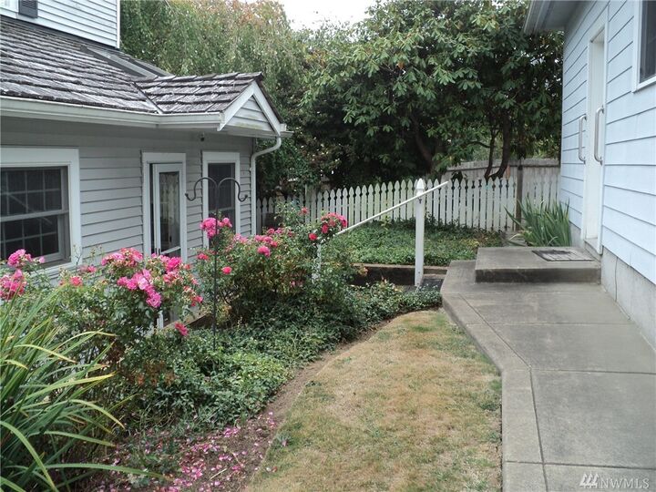 Property Photo: 628 Essex Avenue WA 98520
