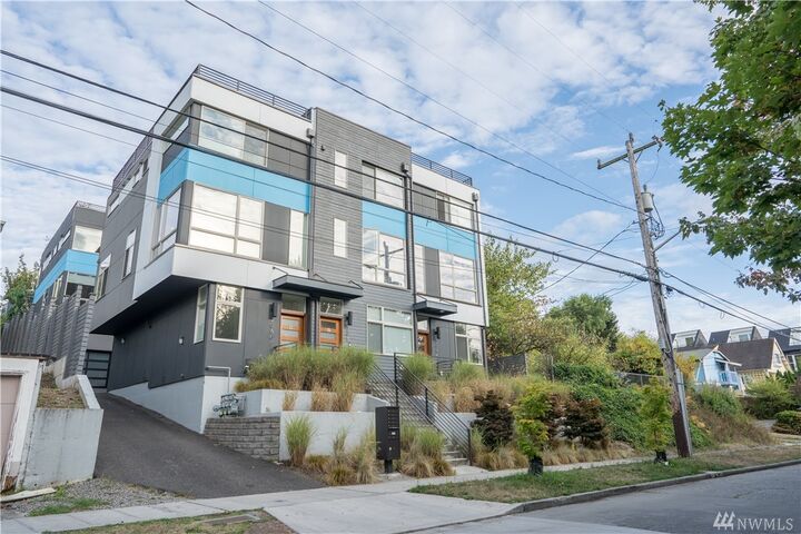 Property Photo:  206 22nd Ave A  WA 98122 