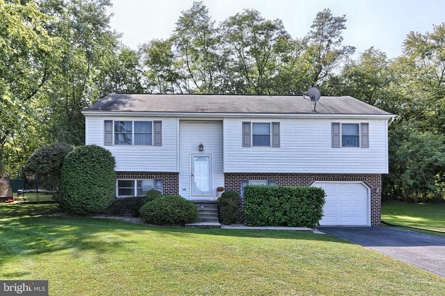 Property Photo:  28 Glenview Circle  PA 17019 