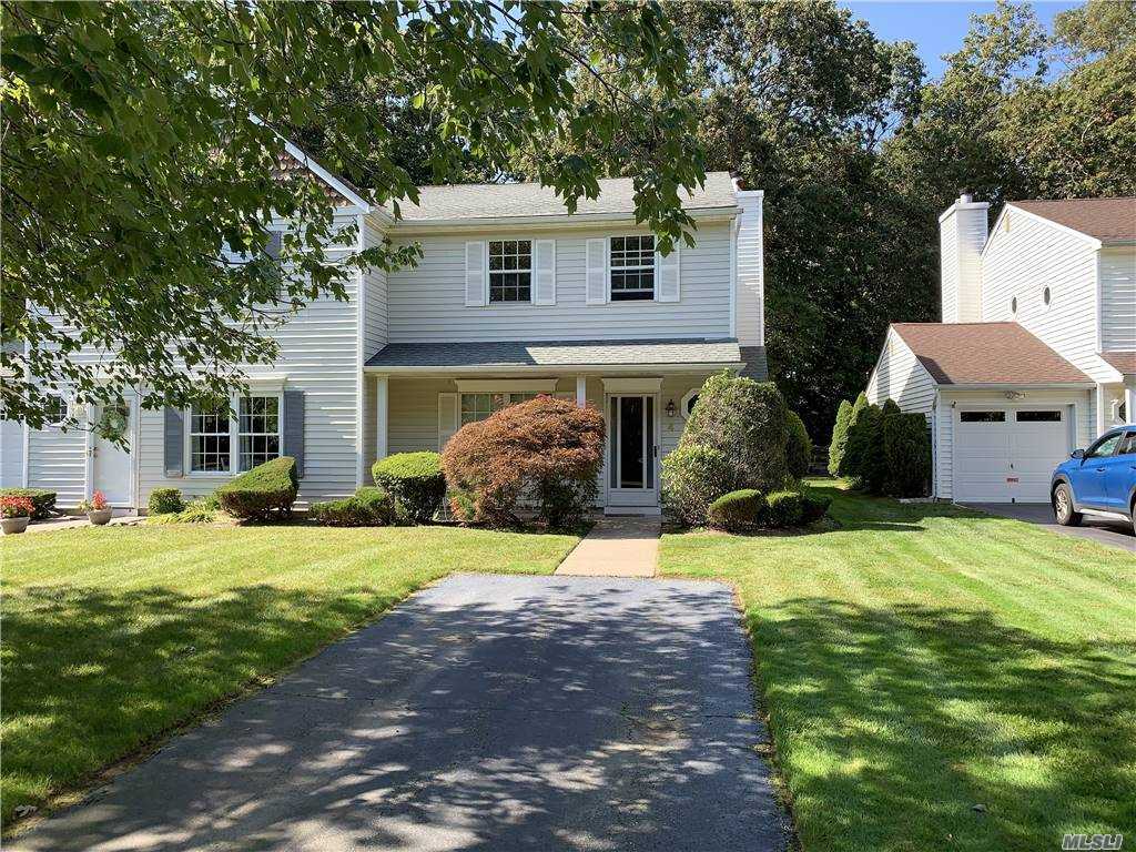 Property Photo:  4 Egret Path  NY 11727 