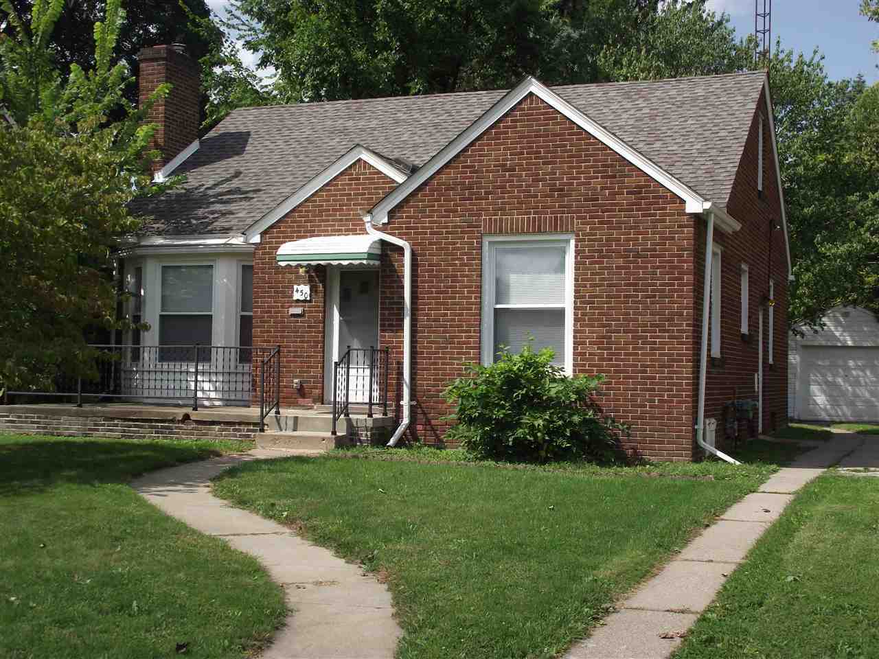 Property Photo:  450 Commonwealth  MI 48503-2147 