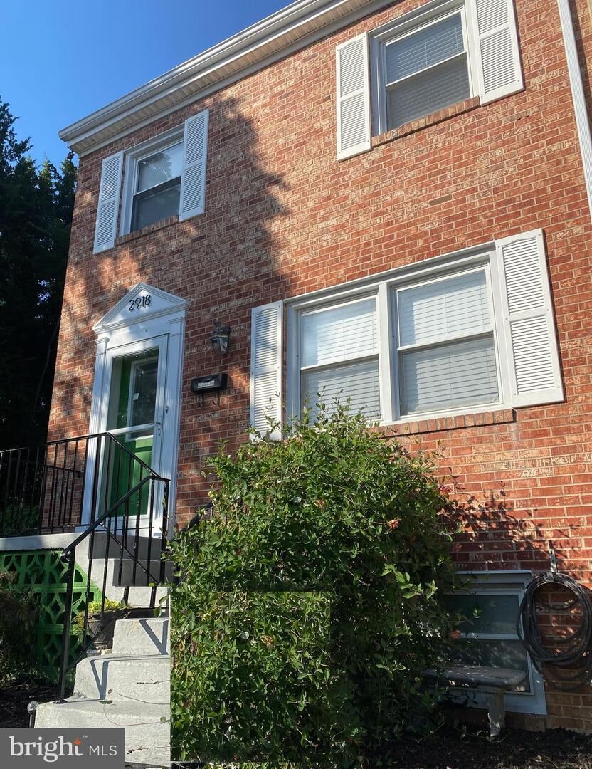 Property Photo:  2918 E Side Drive  VA 22306 