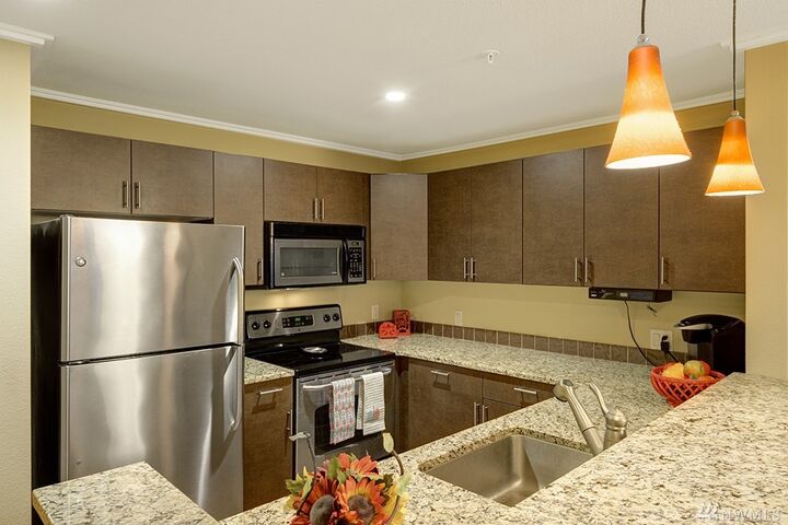 Property Photo:  626 4th Ave W 305  WA 98119 