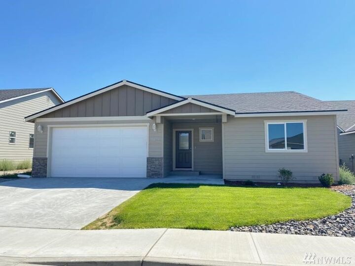 Property Photo:  2223 2nd St SE  WA 98802