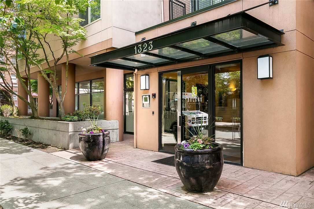 Property Photo:  1323 Boren Ave 405  WA 98101 