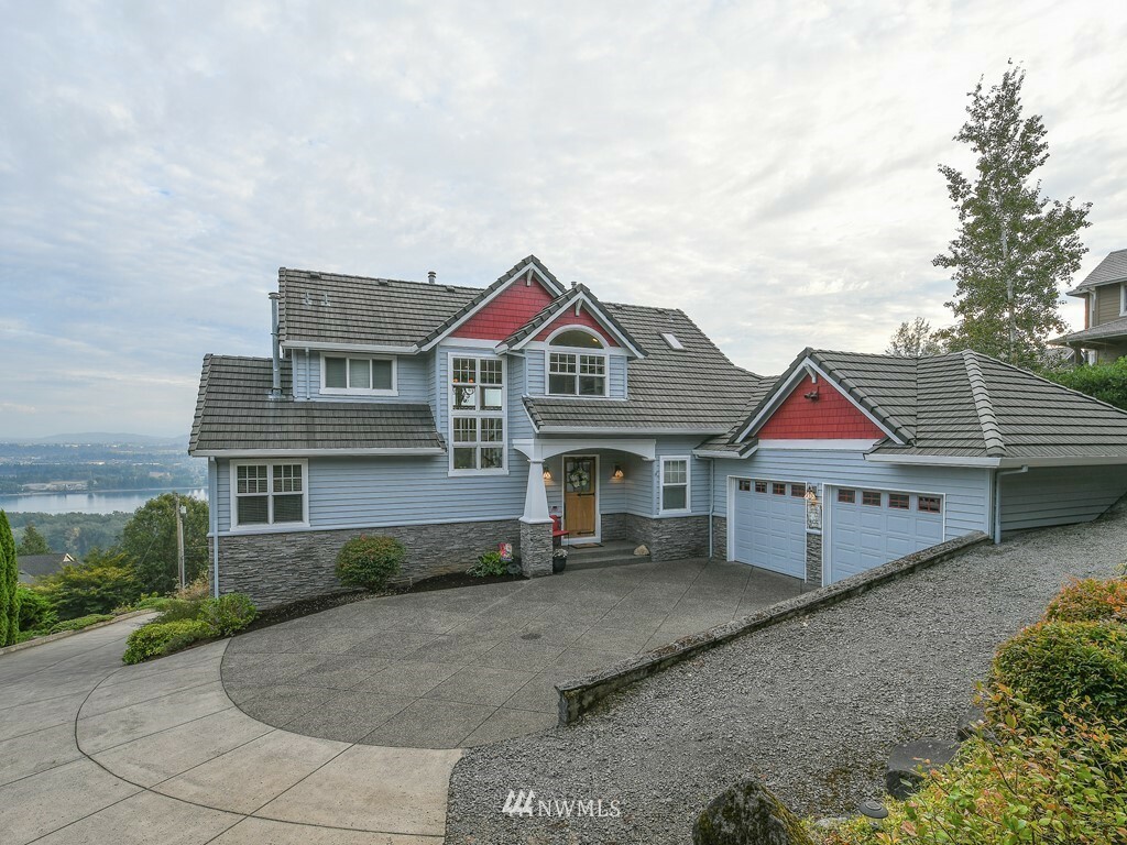 Property Photo:  3023 NW 3rd Avenue  WA 98604 