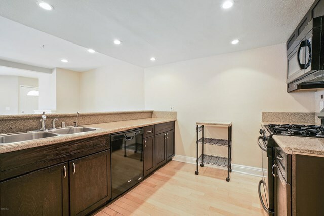 Property Photo:  2042 Los Feliz Drive  CA 91362 