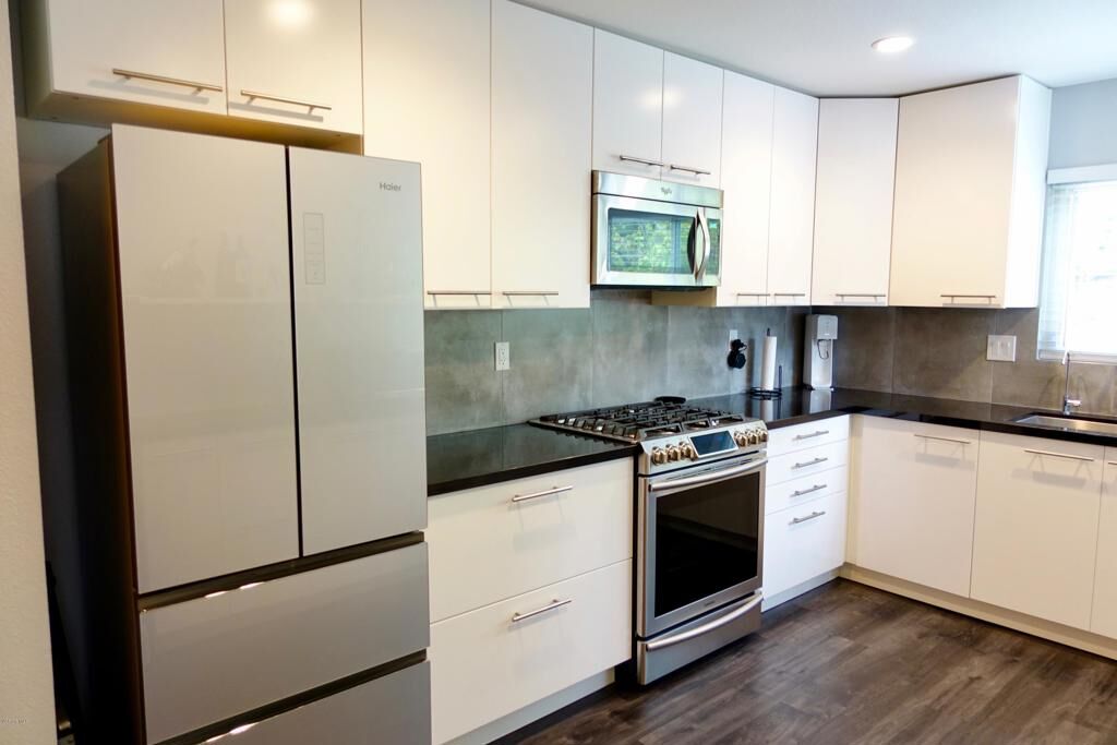Property Photo: 498 Serento Circle CA 91360