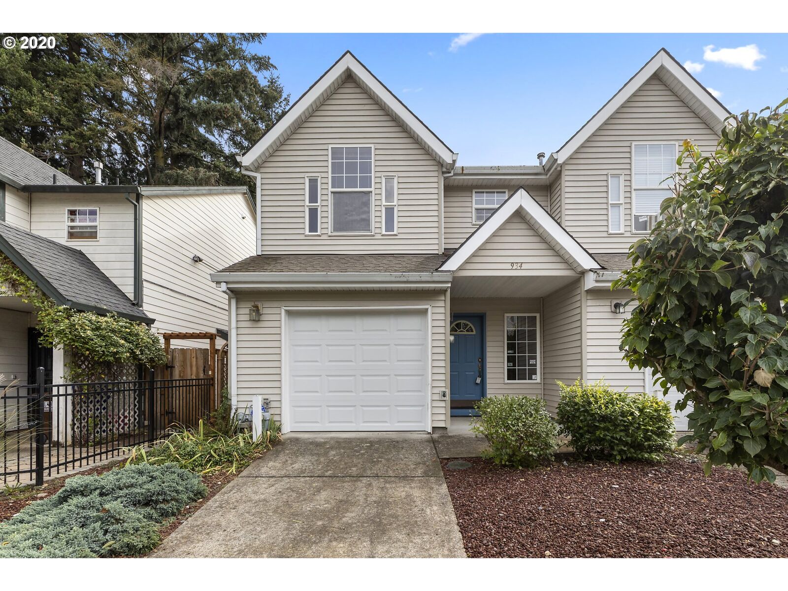 Property Photo: 934 SE 193rd Ave OR 97233