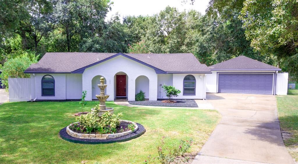 Property Photo:  6435 Fairwood Drive Drive  TX 77088 