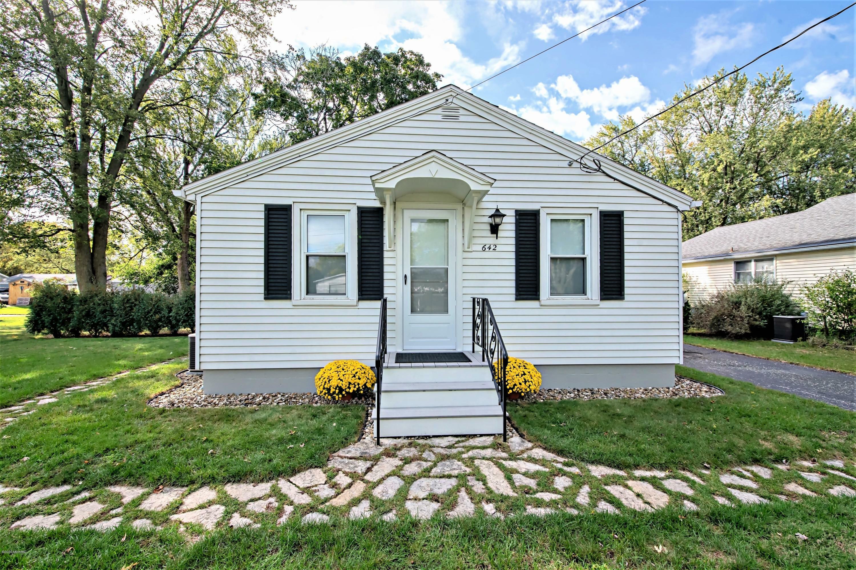 Property Photo:  642 Grant Street  MI 49085 