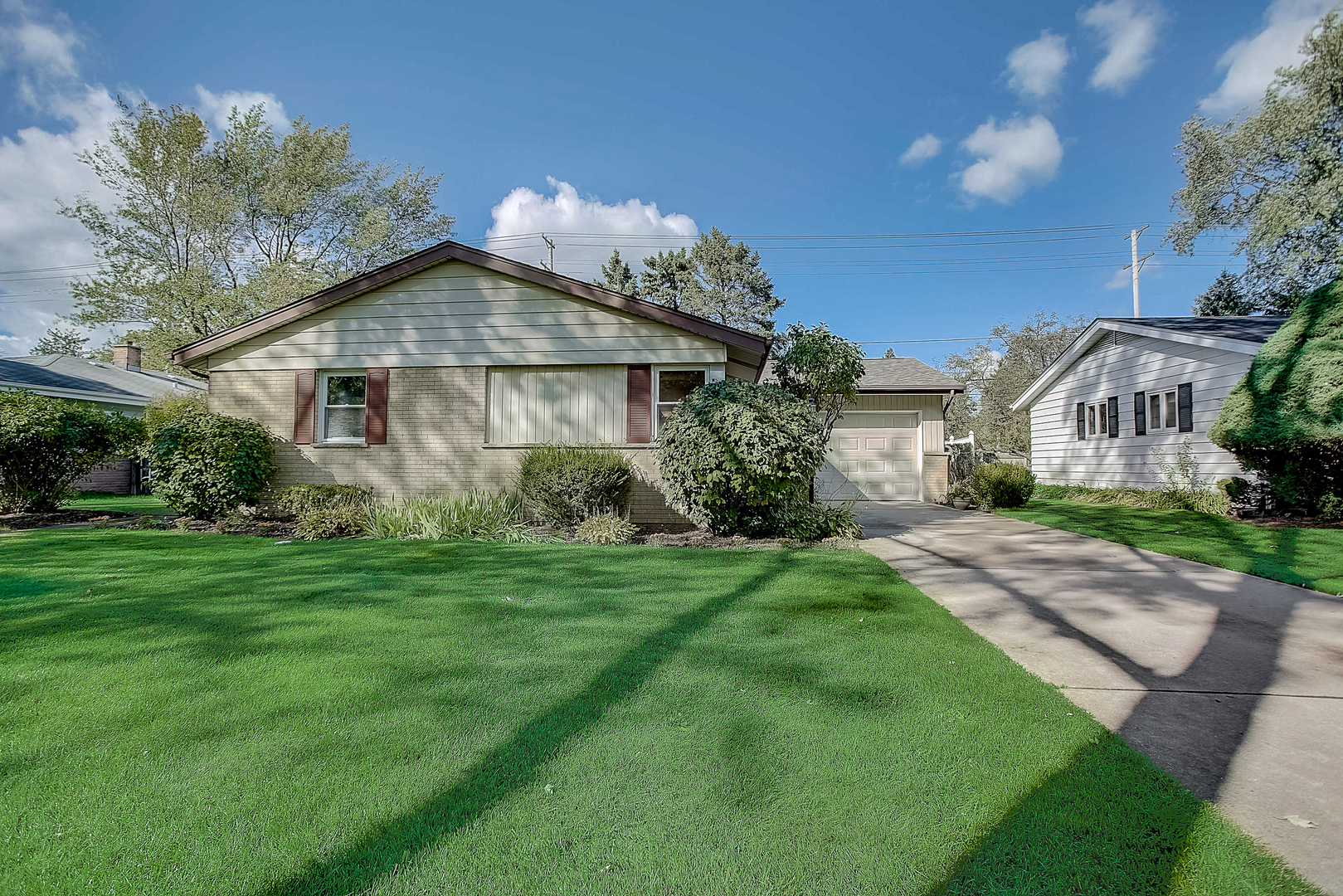 Property Photo: 1202 West Busse Avenue IL 60056