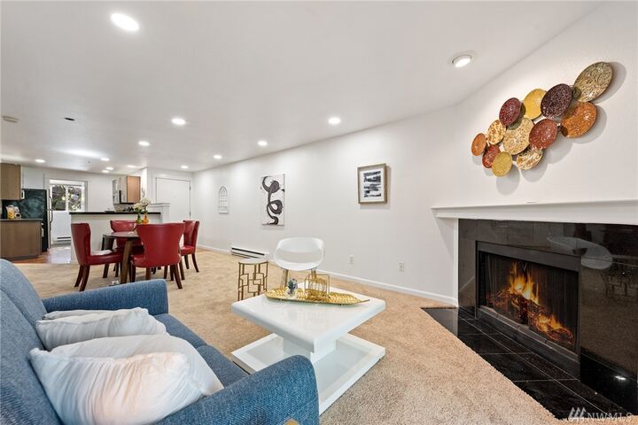 Property Photo:  732 Kirkland Cir D 102  WA 98033 