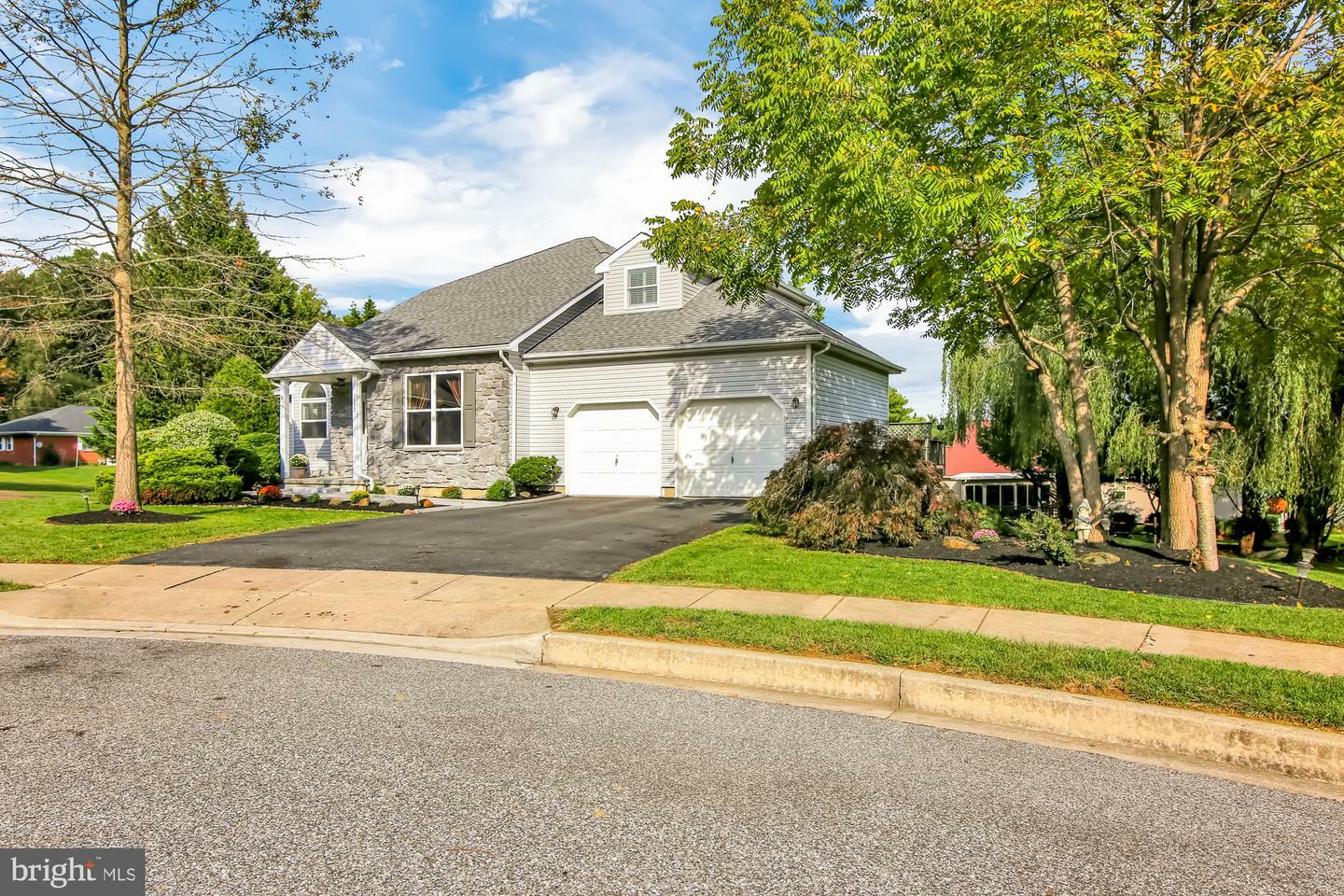 Property Photo:  112 W Cobblefield Court  DE 19713 