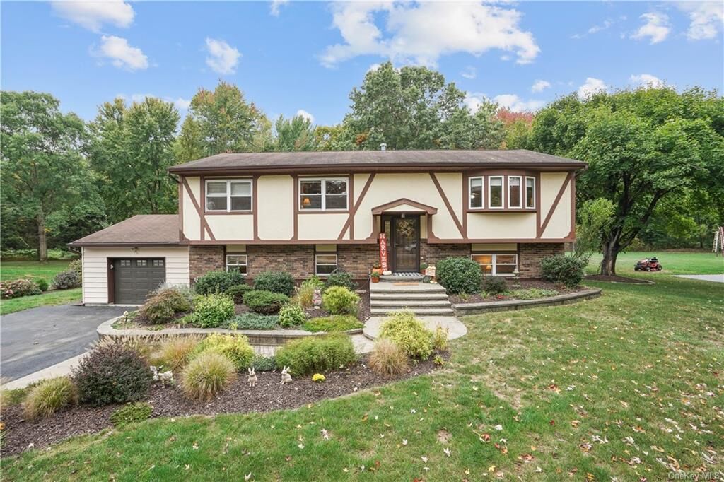 Property Photo:  3 Shadow Lane  NY 12533 