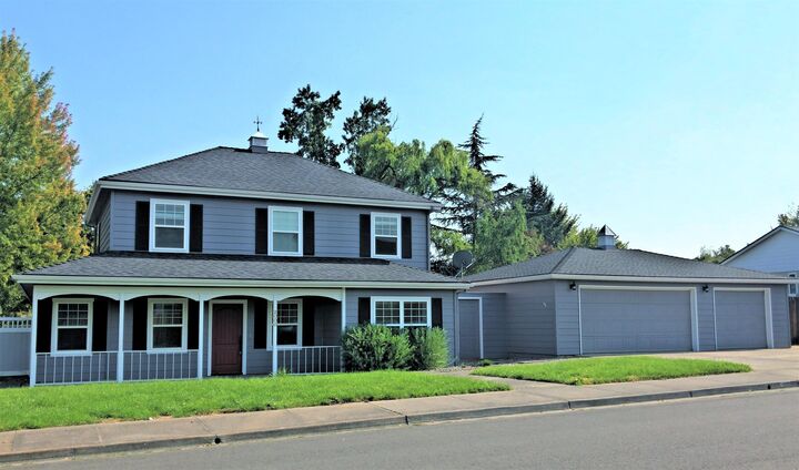 2000 Pinedale Street  Medford OR 97504 photo