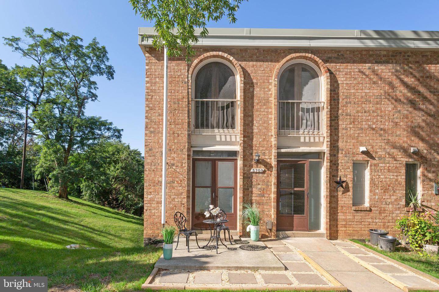 Property Photo: 5709 N Kings Highway VA 22303