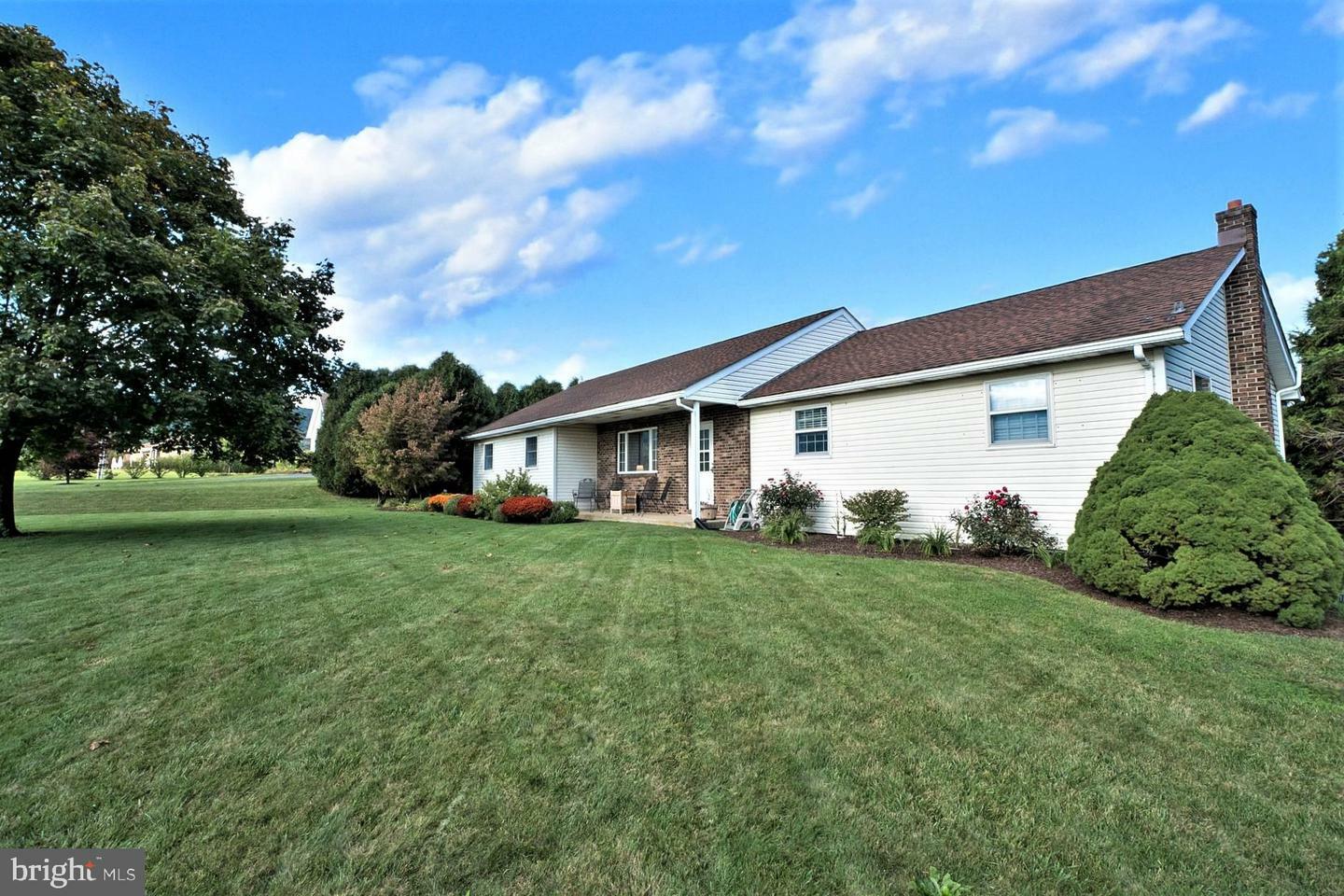 Property Photo:  7469 Ontelaunee Road  PA 18066 