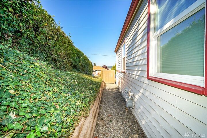 Property Photo:  8425 S 121st St.  WA 98178 