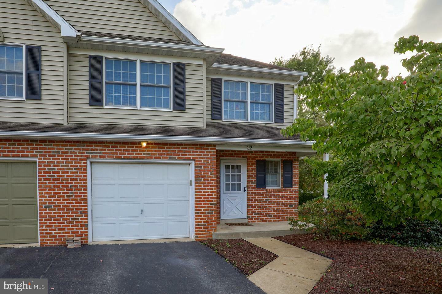 Property Photo:  22 Georgetown Court  PA 17554 