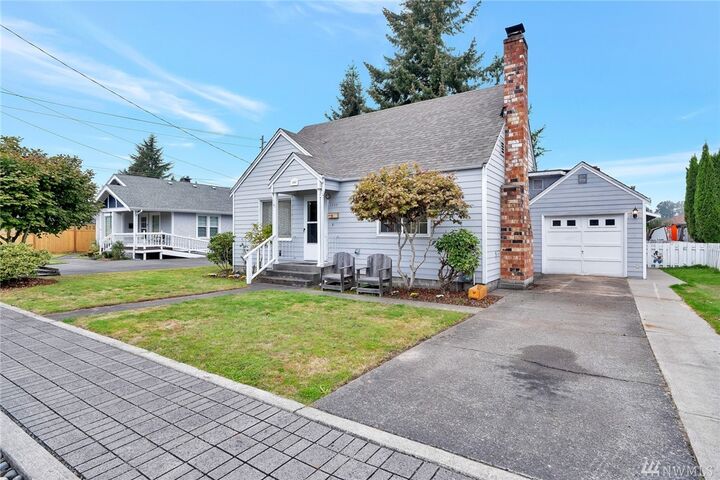 Property Photo: 1007 8th Ave NW WA 98371