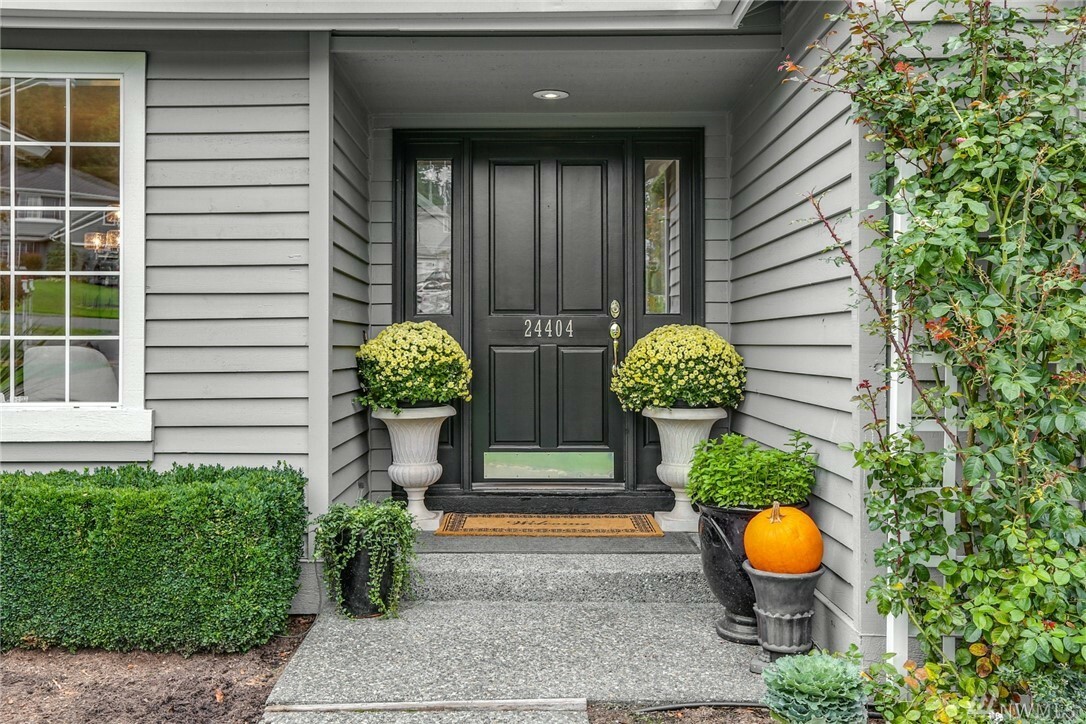 Property Photo: 24404 SE 46th Ct WA 98029