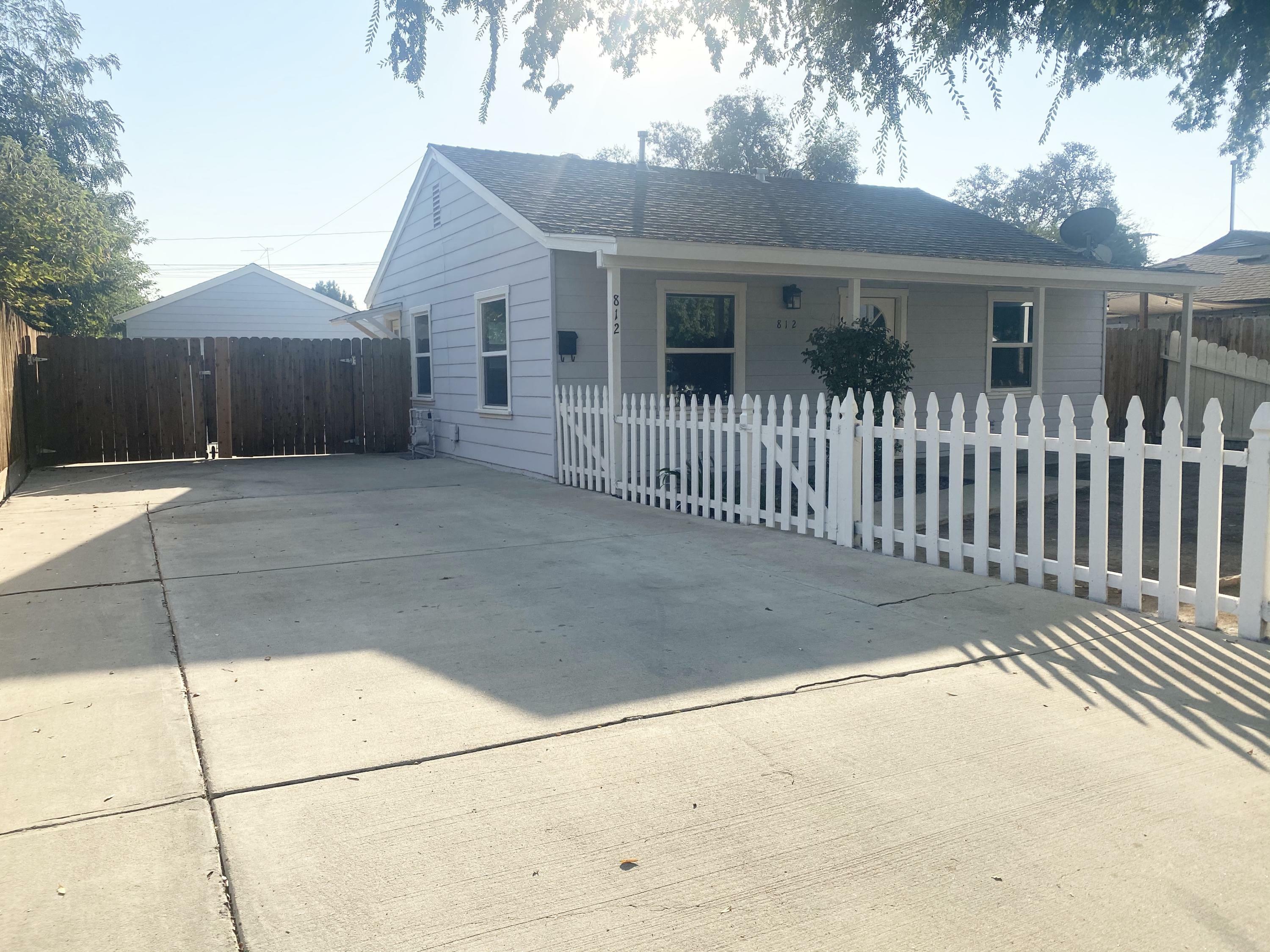 812 S Burke Street  Visalia CA 93292 photo