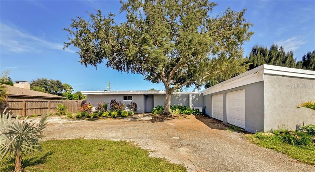 Property Photo:  555 Parkview Drive  FL 34243 