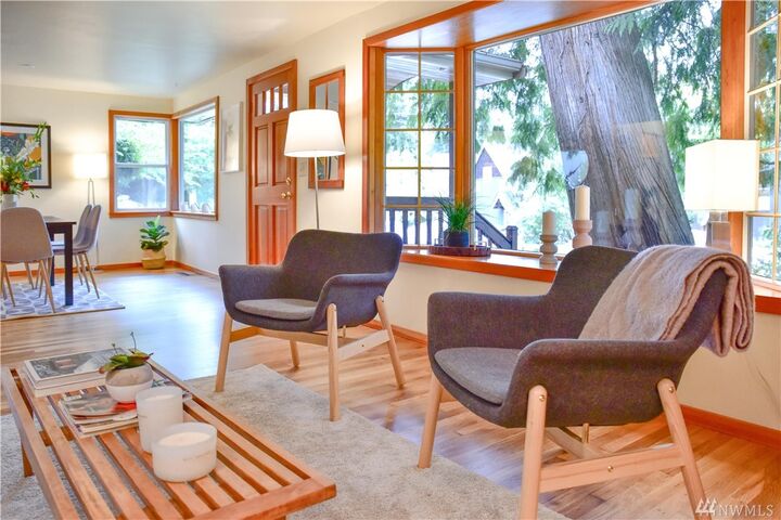 Property Photo: 9203 Matthews Ave NE WA 98115