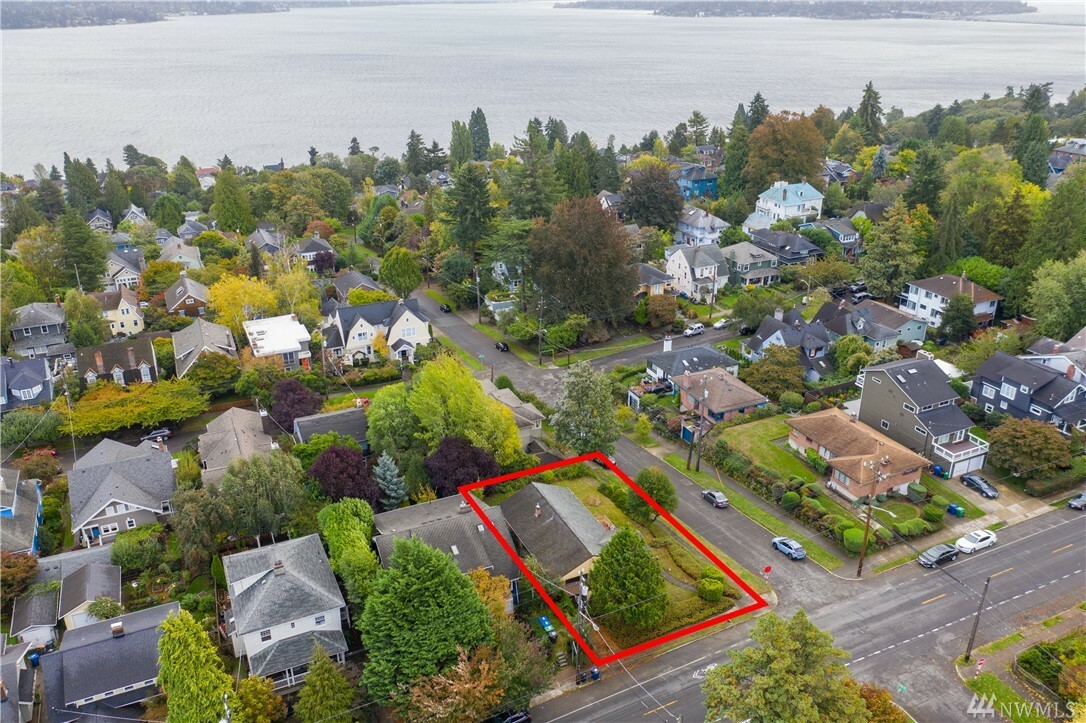 Property Photo:  3404 E Pine St  WA 98122 