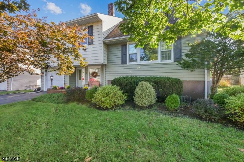 Property Photo:  9 Epping Dr  NJ 07033 