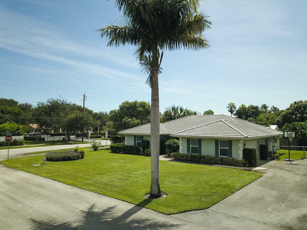 Property Photo:  2 NW 24th Court  FL 33444 