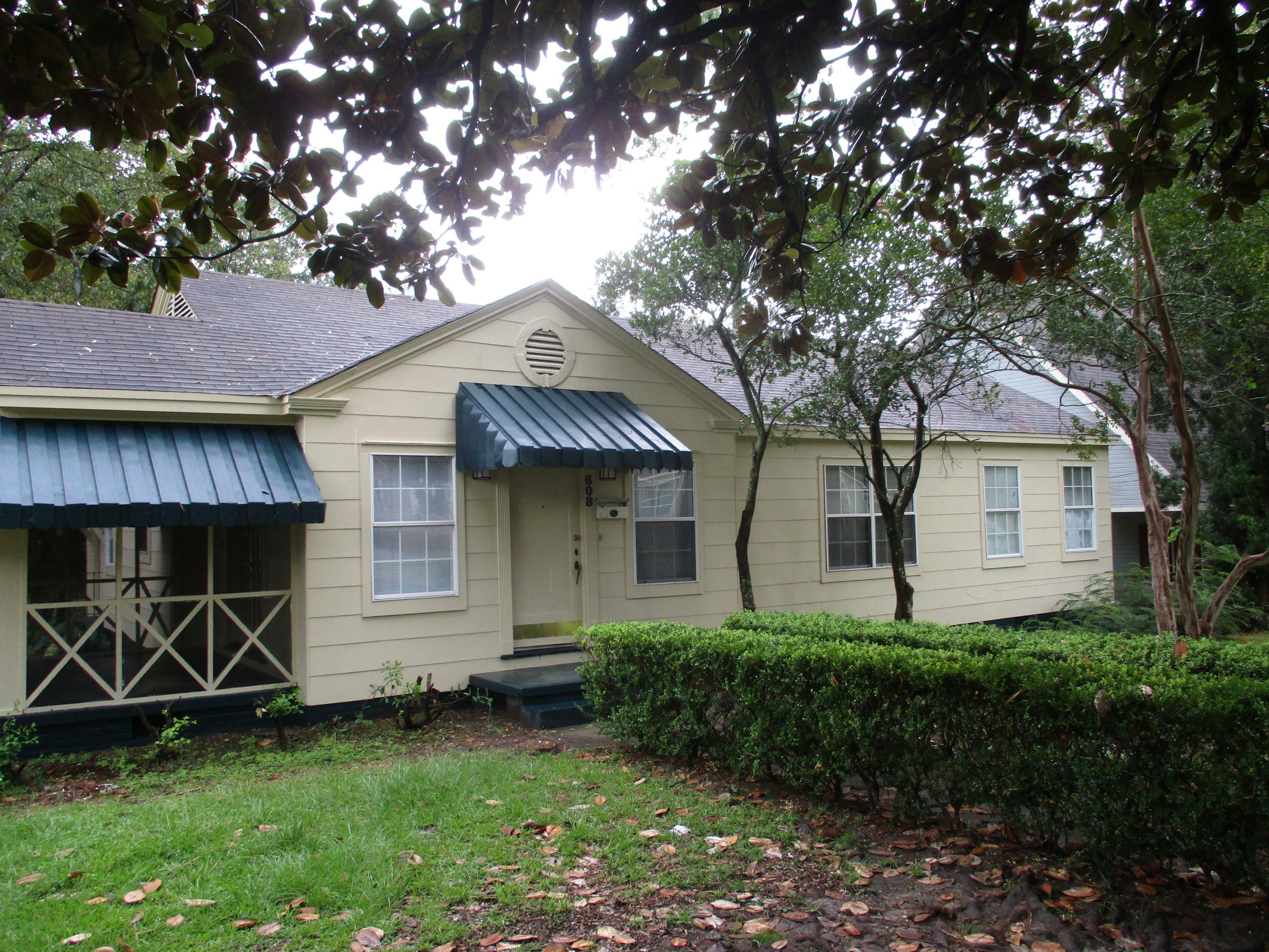 Property Photo:  608 S 19th Ave.  MS 39401 