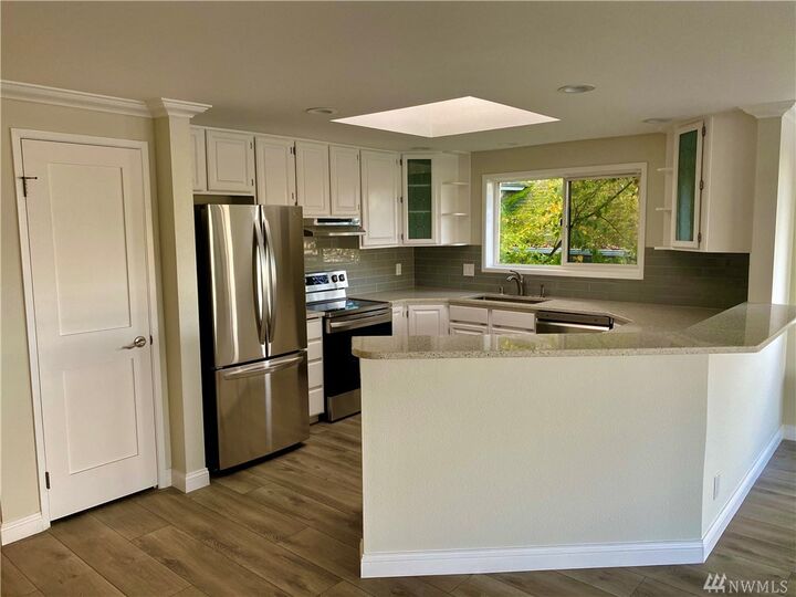 Property Photo: 1028 Lakeview Blvd E 10 WA 98102