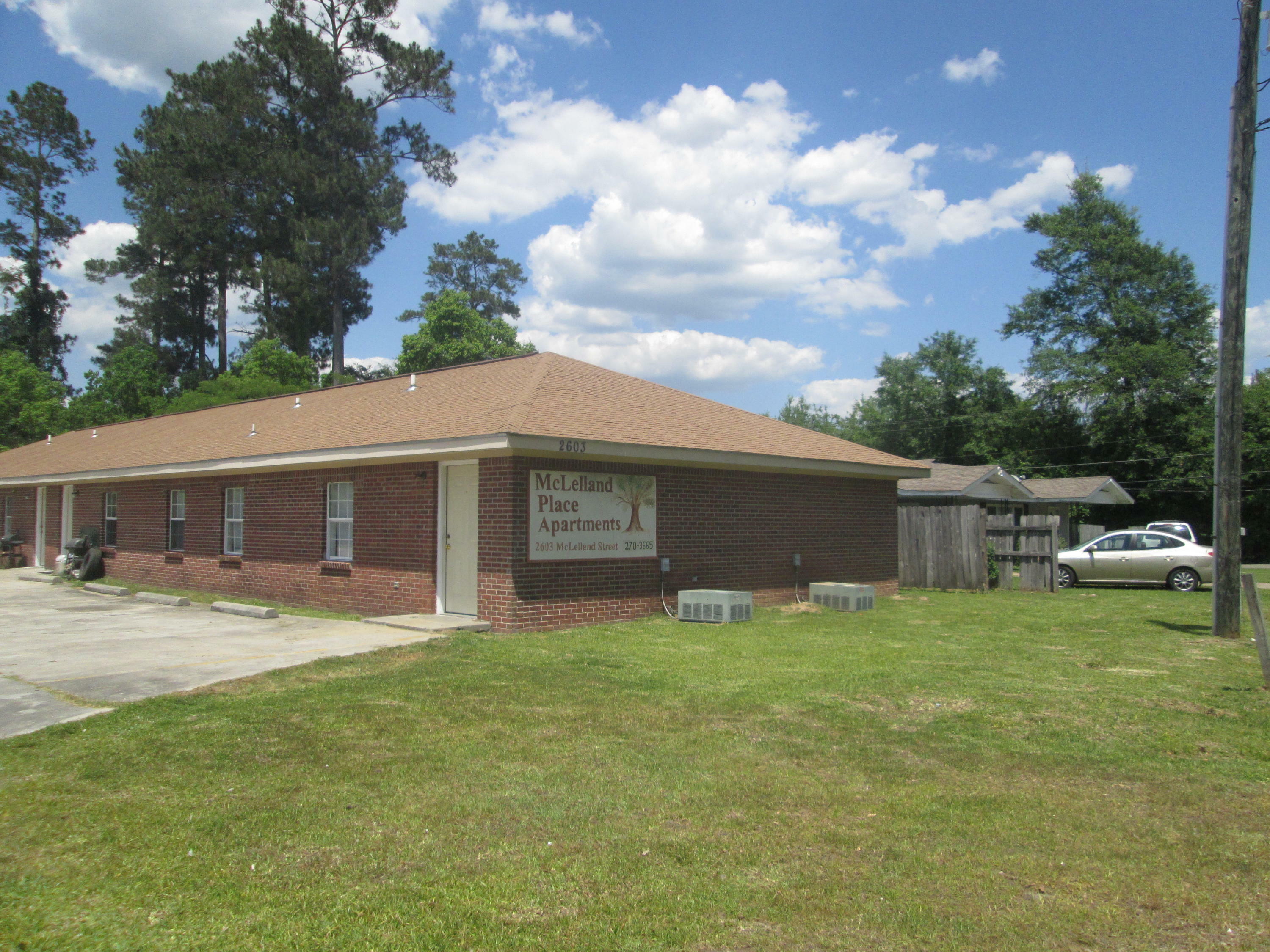 Property Photo:  2603 2605 2616 McLelland St.  MS 39401 