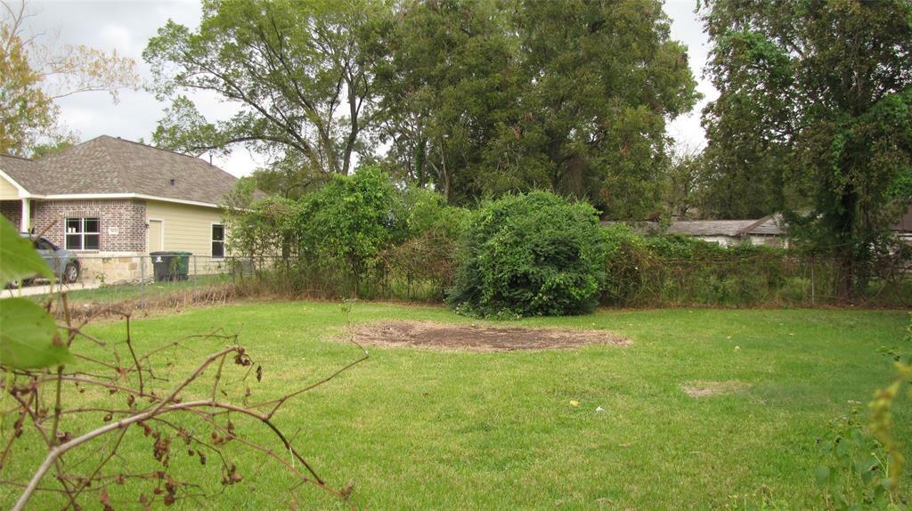 Property Photo:  5503 Finch Street  TX 77028 