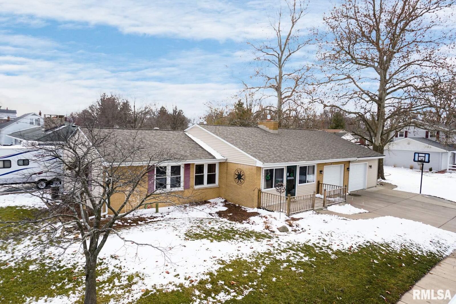 Property Photo: 901 W Randolph IL 61561