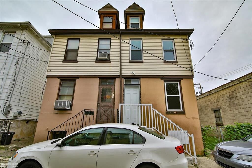 Property Photo:  814 Pine Street  PA 18042 