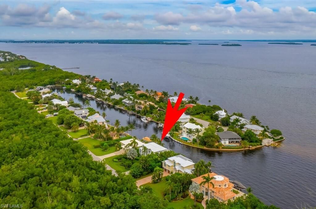 Property Photo:  1206 Bay Dr  FL 33957 