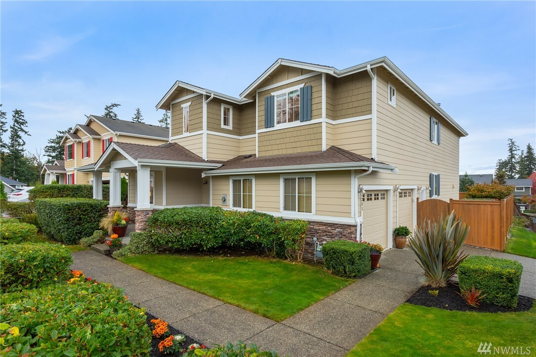 Property Photo:  1251 Randolph Ave  WA 98275 