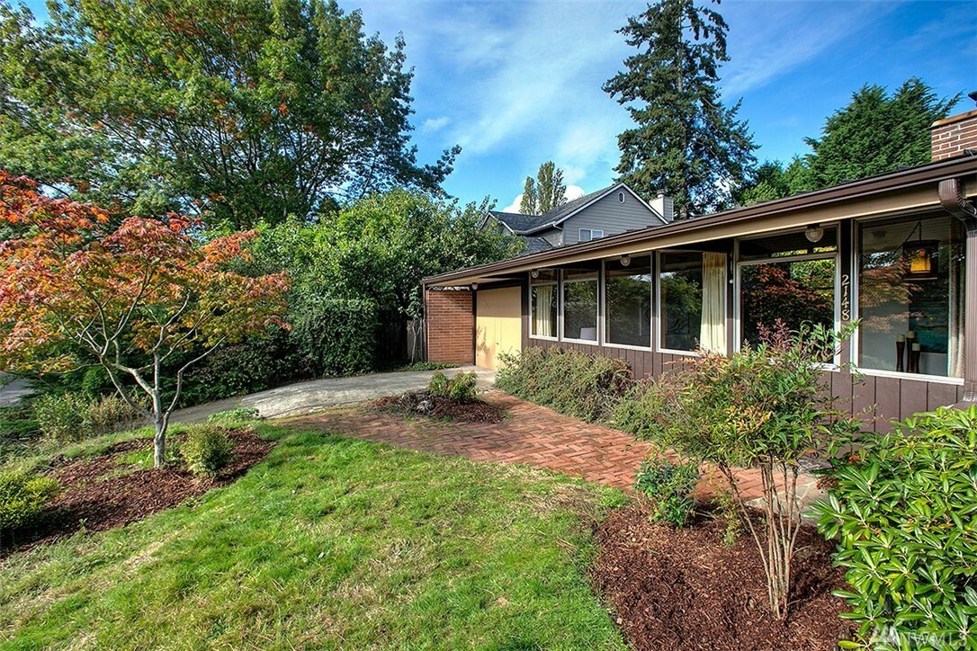 Property Photo:  2148 N 115th St  WA 98133 